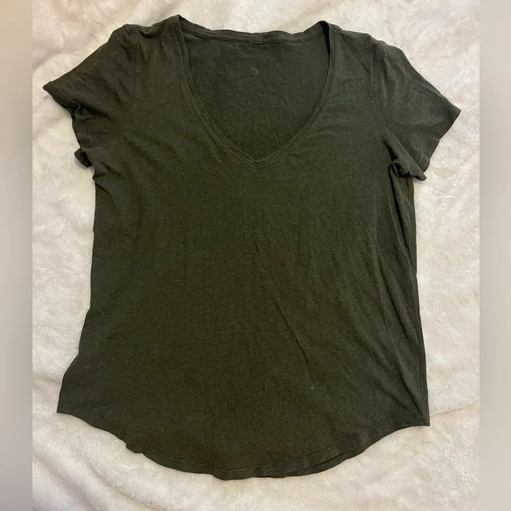 Lululemon All yours Organic cotton v-neck shirt size 8 NWOT